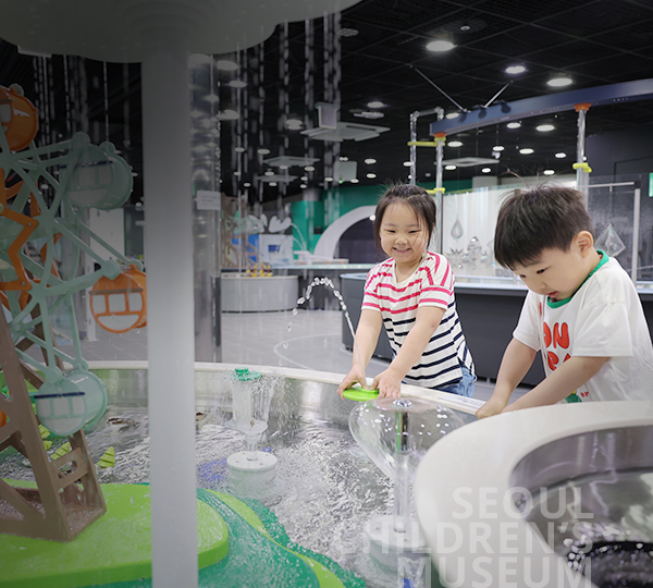 3階　科学遊び   ざざあ、水遊び