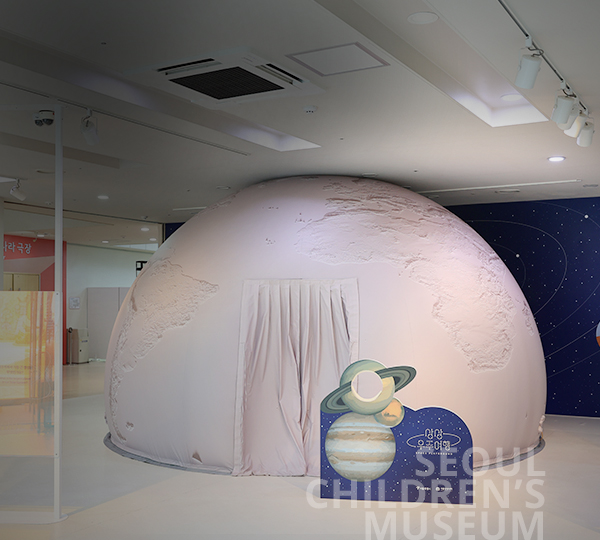 地下1階ロビー 特別展示 スペース想像 + サムネイル画像